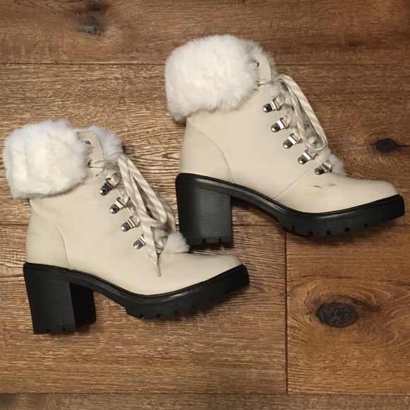 ESPRIT ankle boots, off-white exterior with white fur, size 6. - Picture 4 of 8